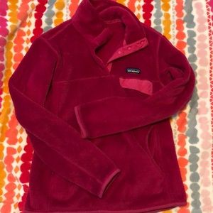 Patagonia Pullover size small in Magenta.